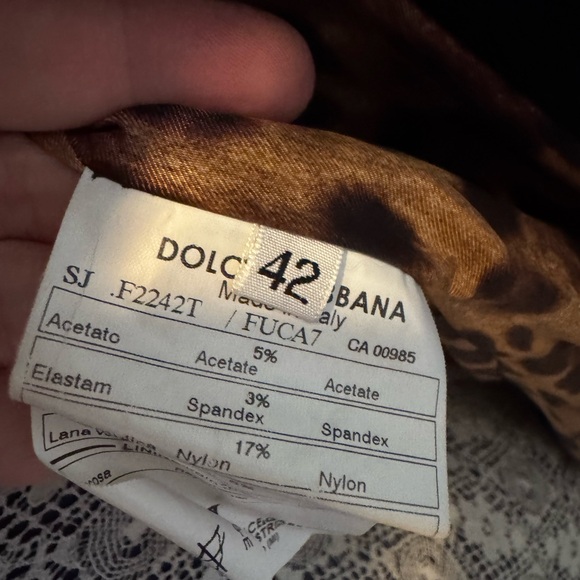 DOLCE & GABBANA COAT. Black vintage coat with leopard pattern on the inside. - Picture 6 of 8